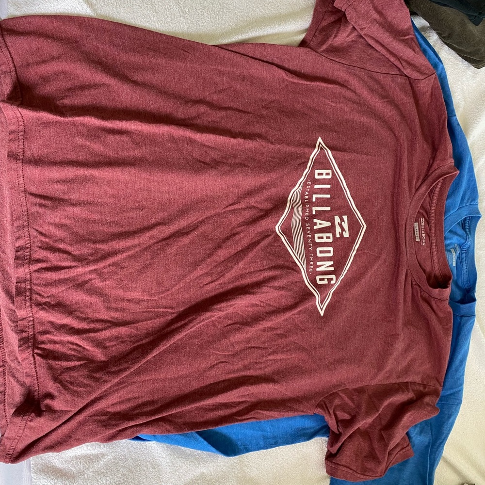 2 Billabong t-shirts
